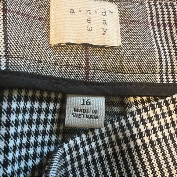 A New Day Gray Plaid Skirt with Side Pockets!!! Size 16. New Without Tags!! - Picture 6 of 10